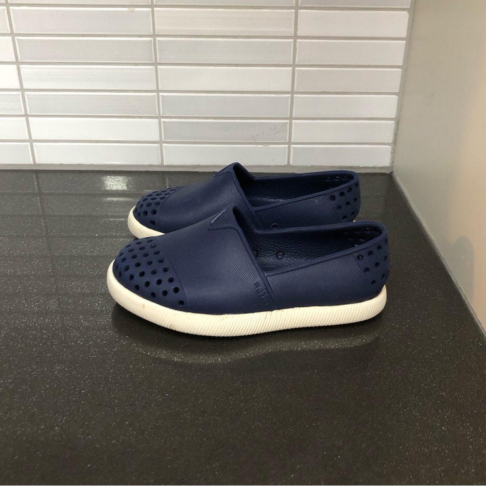 Navy Native Jefferson toddler shoes